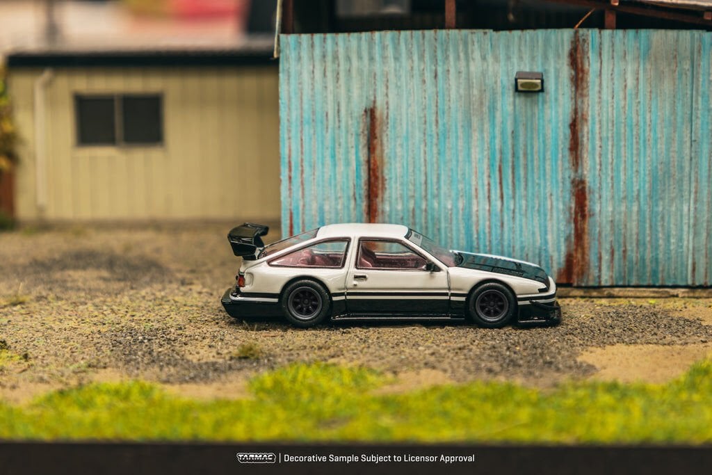 Tarmac Works 1/64 Toyota BSPrinter Trueno AE86 Widebody Black/White