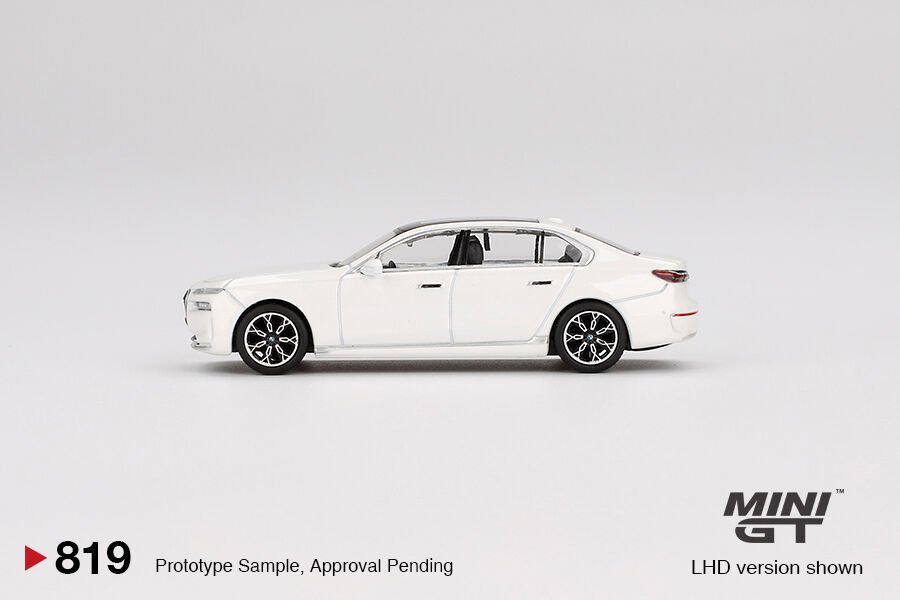 Mini GT 1/64 BMW i7 xDrive60 Mineral White (BLİSTER)