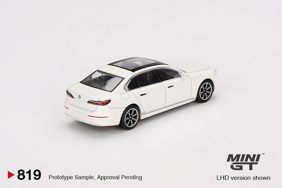 Mini GT 1/64 BMW i7 xDrive60 Mineral White (BLİSTER)