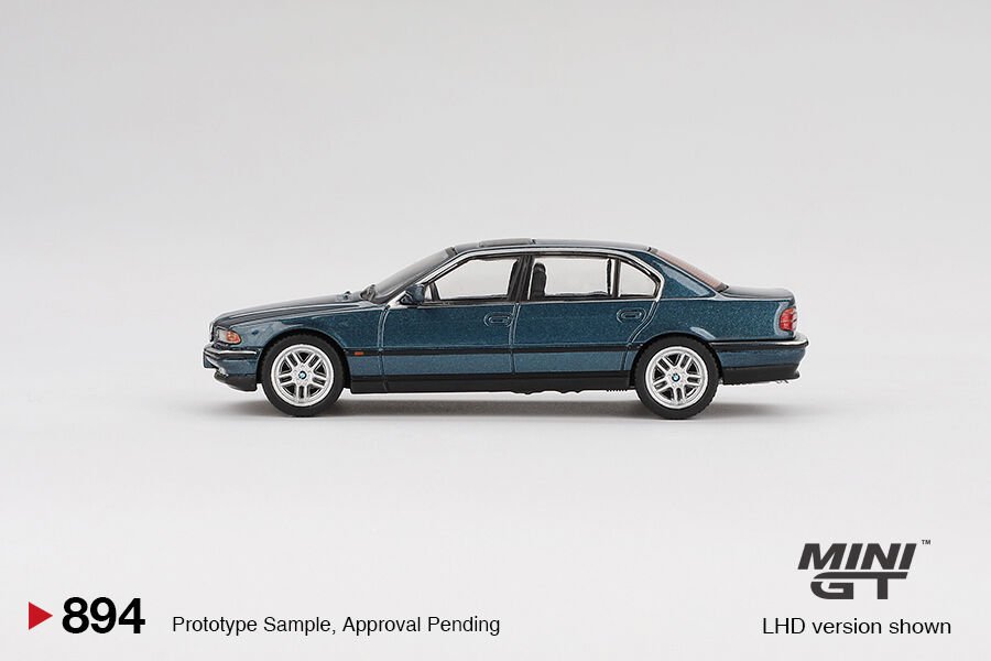 Mini GT 1/64 BMW 750IL Sorrento Blue Metallic